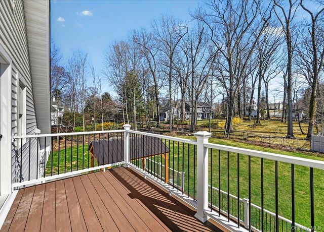 27 Pacific Avenue, Nanuet, NY 10954