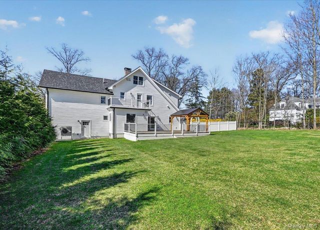 27 Pacific Avenue, Nanuet, NY 10954
