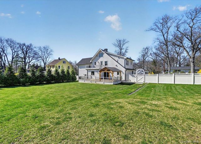 27 Pacific Avenue, Nanuet, NY 10954