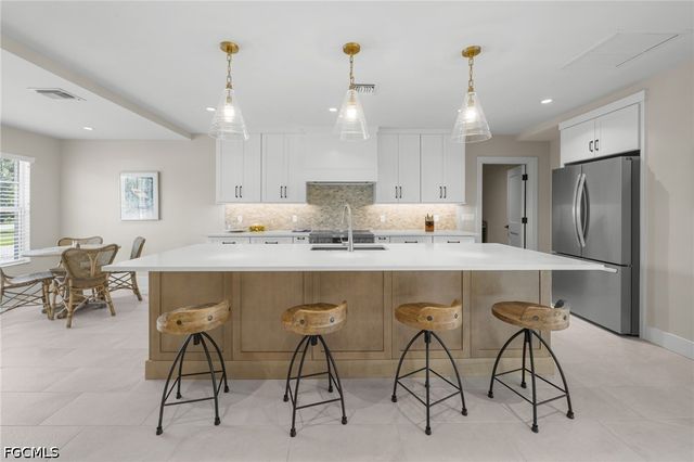 283 Palm Lake DR, Sanibel, FL 33957