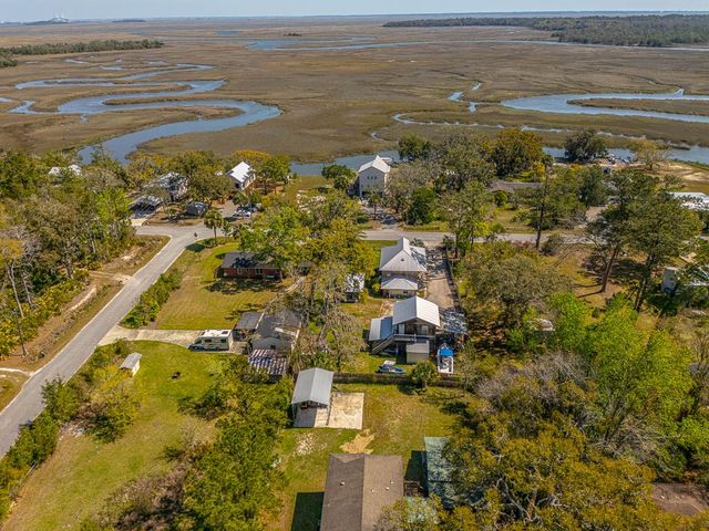 33 Warren Ave, Waverly, GA 31565