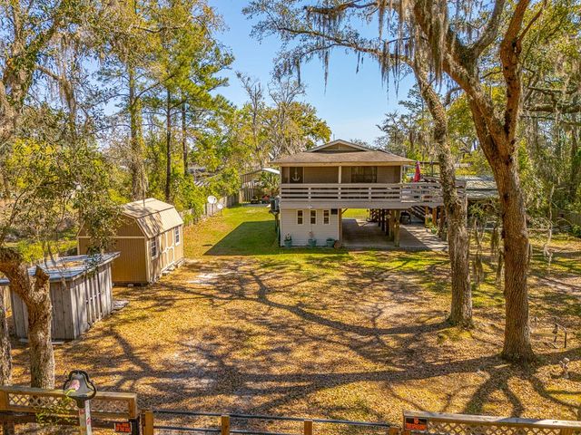 33 Warren Ave, Waverly, GA 31565