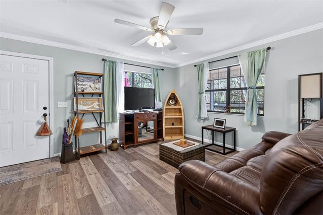 33 Warren Ave, Waverly, GA 31565