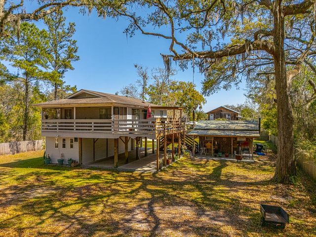 33 Warren Ave, Waverly, GA 31565