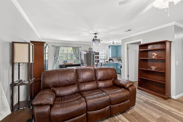 33 Warren Ave, Waverly, GA 31565