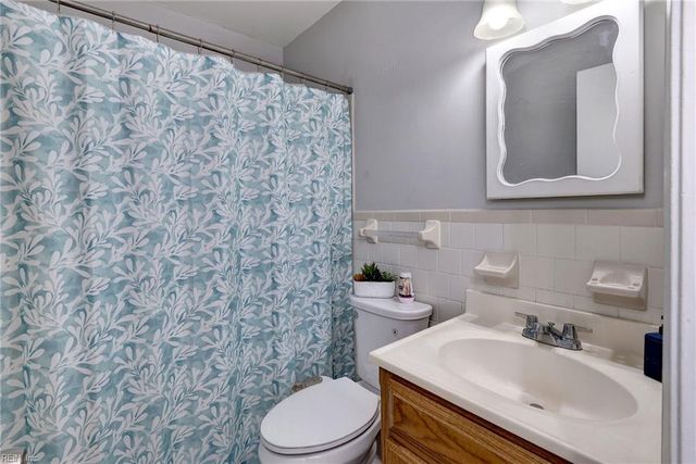 571 Dellwood DR, Newport News, VA 23602