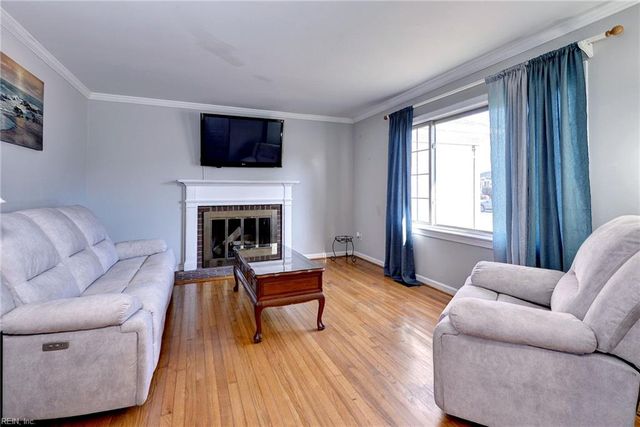 571 Dellwood DR, Newport News, VA 23602