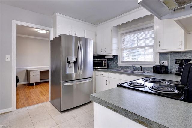 571 Dellwood DR, Newport News, VA 23602