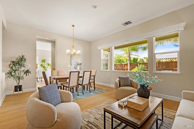 215 Brighton Cir, Vacaville, CA 95687