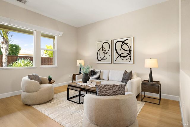 215 Brighton Cir, Vacaville, CA 95687