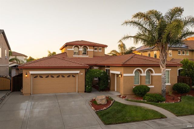 215 Brighton Cir, Vacaville, CA 95687