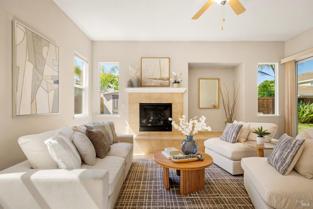 215 Brighton Cir, Vacaville, CA 95687
