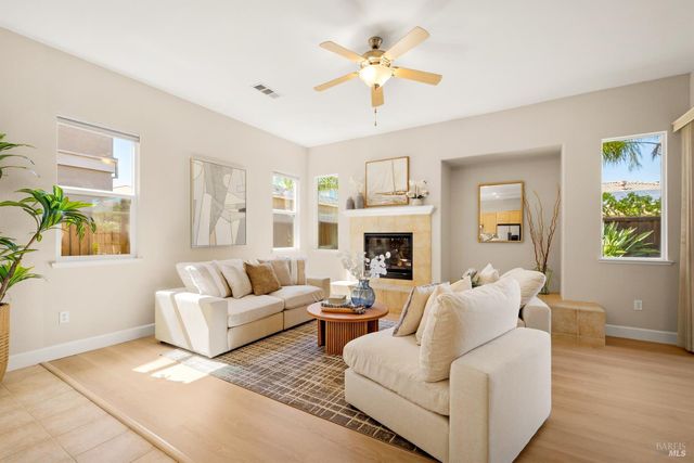 215 Brighton Cir, Vacaville, CA 95687