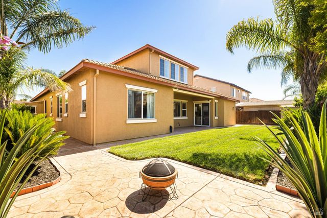 215 Brighton Cir, Vacaville, CA 95687