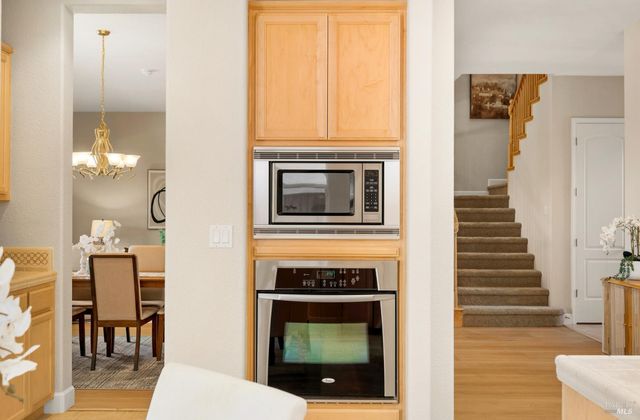 215 Brighton Cir, Vacaville, CA 95687