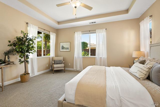 215 Brighton Cir, Vacaville, CA 95687