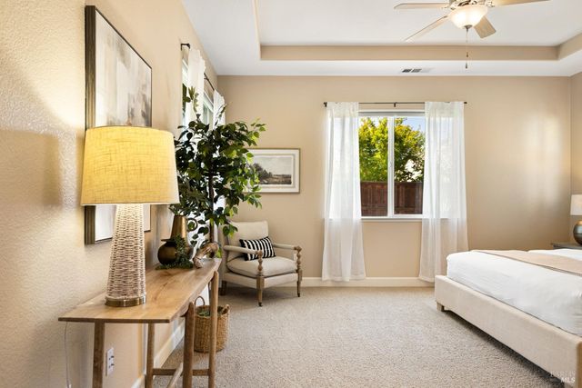 215 Brighton Cir, Vacaville, CA 95687