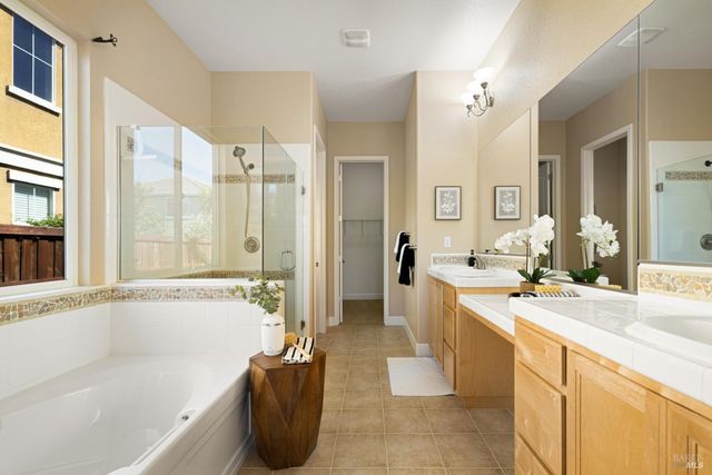 215 Brighton Cir, Vacaville, CA 95687