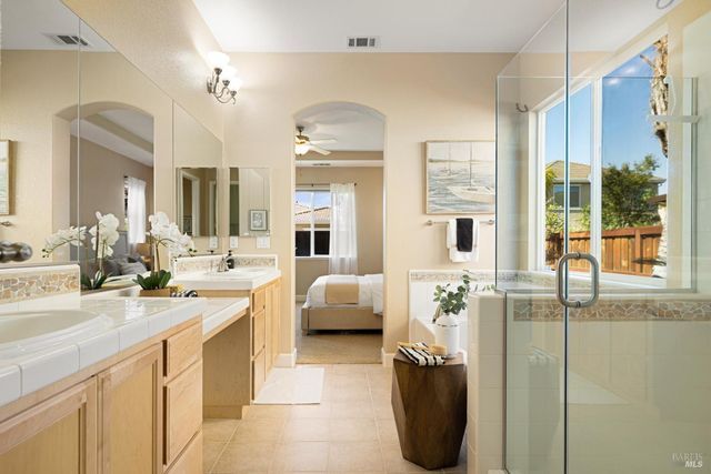 215 Brighton Cir, Vacaville, CA 95687