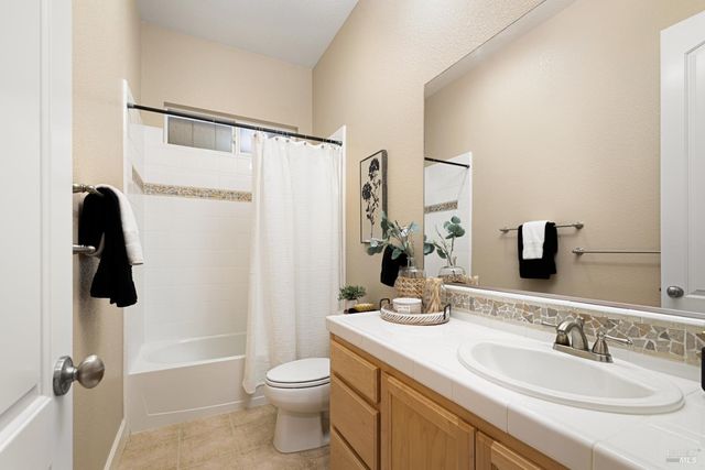 215 Brighton Cir, Vacaville, CA 95687