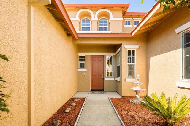 215 Brighton Cir, Vacaville, CA 95687