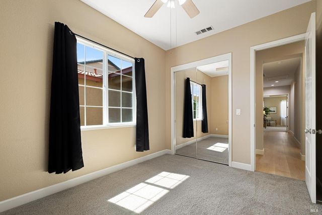 215 Brighton Cir, Vacaville, CA 95687