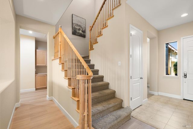 215 Brighton Cir, Vacaville, CA 95687