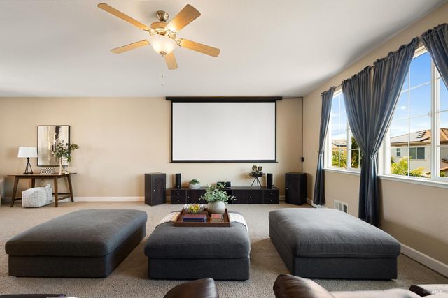 215 Brighton Cir, Vacaville, CA 95687
