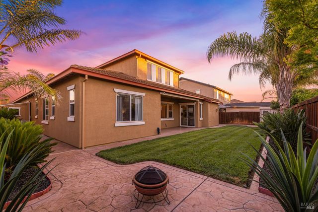 215 Brighton Cir, Vacaville, CA 95687