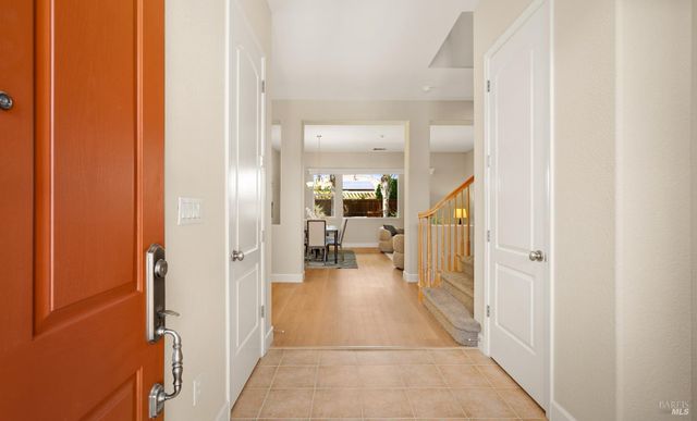 215 Brighton Cir, Vacaville, CA 95687