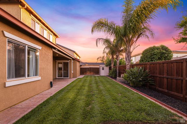 215 Brighton Cir, Vacaville, CA 95687