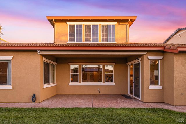 215 Brighton Cir, Vacaville, CA 95687