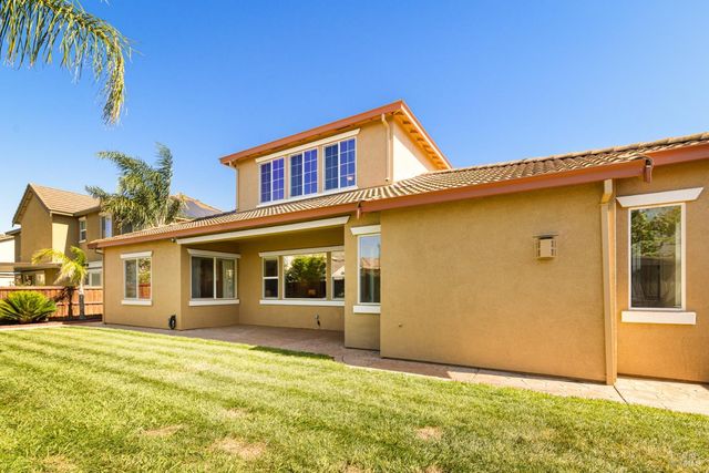 215 Brighton Cir, Vacaville, CA 95687