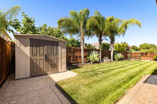 215 Brighton Cir, Vacaville, CA 95687