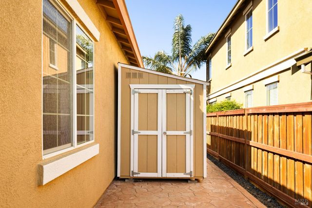 215 Brighton Cir, Vacaville, CA 95687