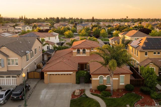215 Brighton Cir, Vacaville, CA 95687