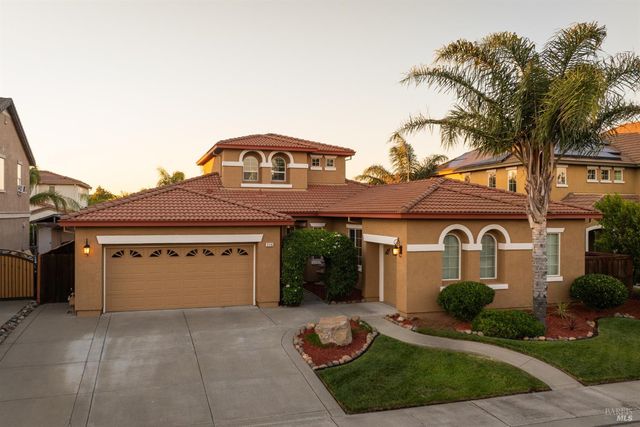 215 Brighton Cir, Vacaville, CA 95687