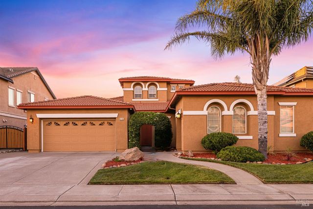 215 Brighton Cir, Vacaville, CA 95687
