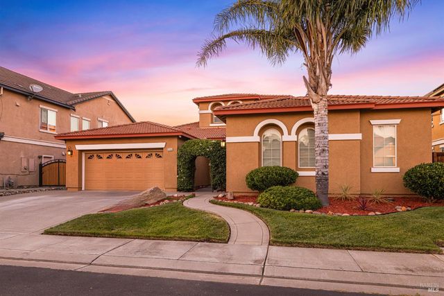 215 Brighton Cir, Vacaville, CA 95687