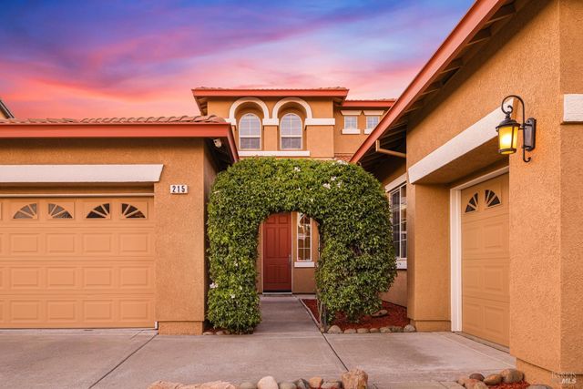 215 Brighton Cir, Vacaville, CA 95687