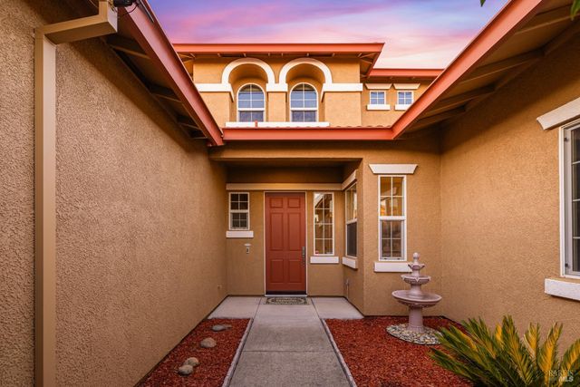 215 Brighton Cir, Vacaville, CA 95687