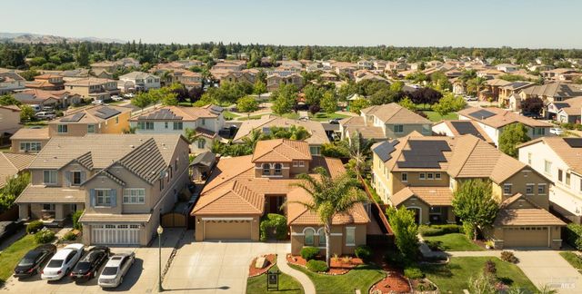 215 Brighton Cir, Vacaville, CA 95687