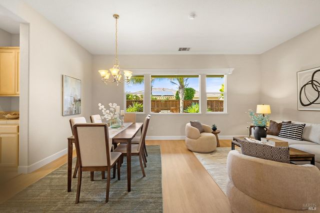 215 Brighton Cir, Vacaville, CA 95687