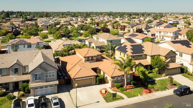 215 Brighton Cir, Vacaville, CA 95687