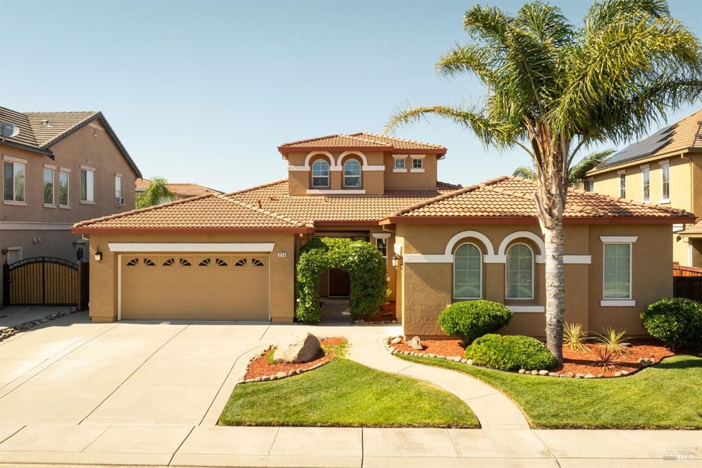 215 Brighton Cir, Vacaville, CA 95687