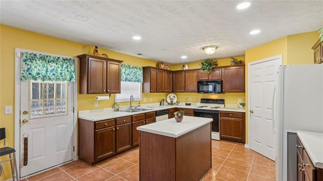 2567 Pendergrass Court, Ellenwood, GA 30294