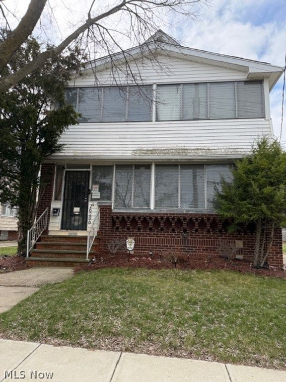 16206 Grovewood Avenue, Cleveland, OH 44110