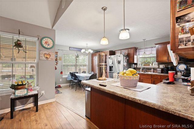 6022 Pine View Court, Jeffersonville, IN 47130