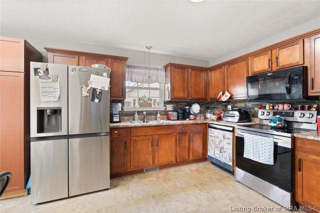 6022 Pine View Court, Jeffersonville, IN 47130