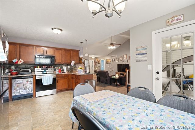 6022 Pine View Court, Jeffersonville, IN 47130